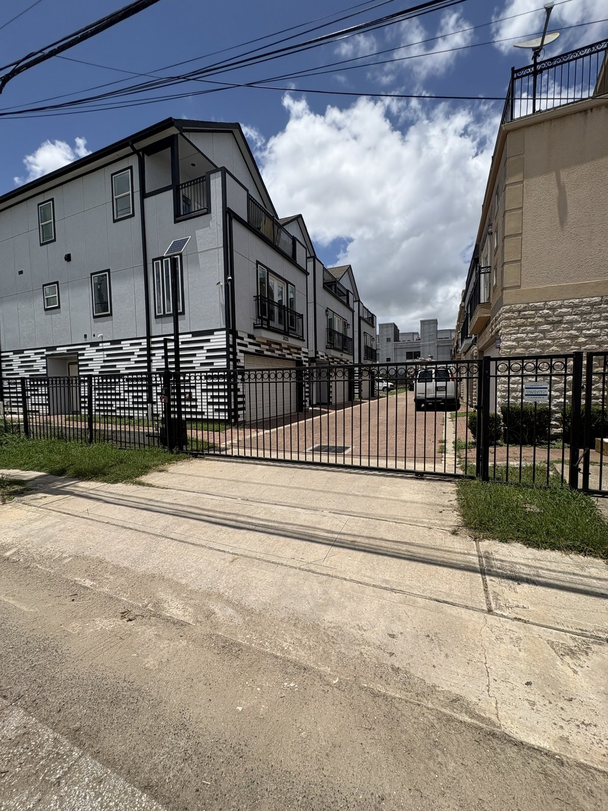 3027 Clinton Drive