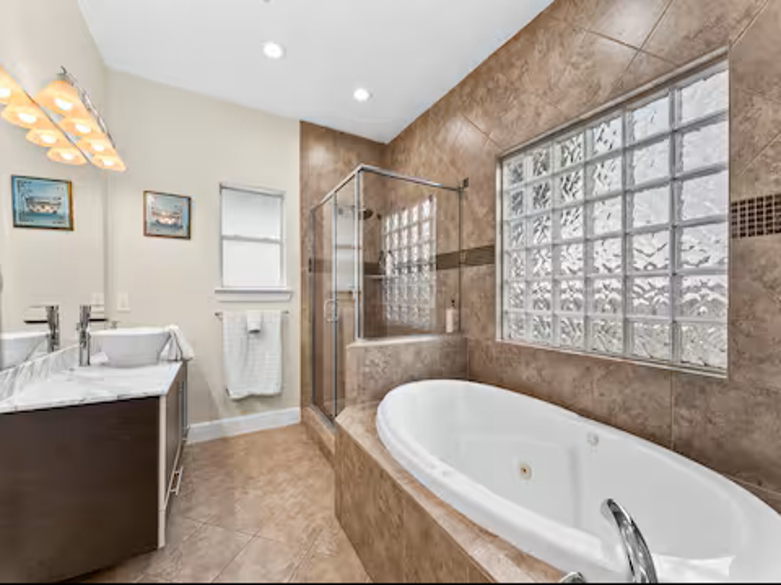 EaDo Luxury House